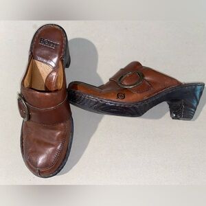 Leather brown Born mule split one with side buckle size 9 40.5 M widlth